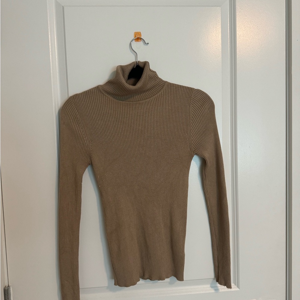 TAN TURTLE NECK